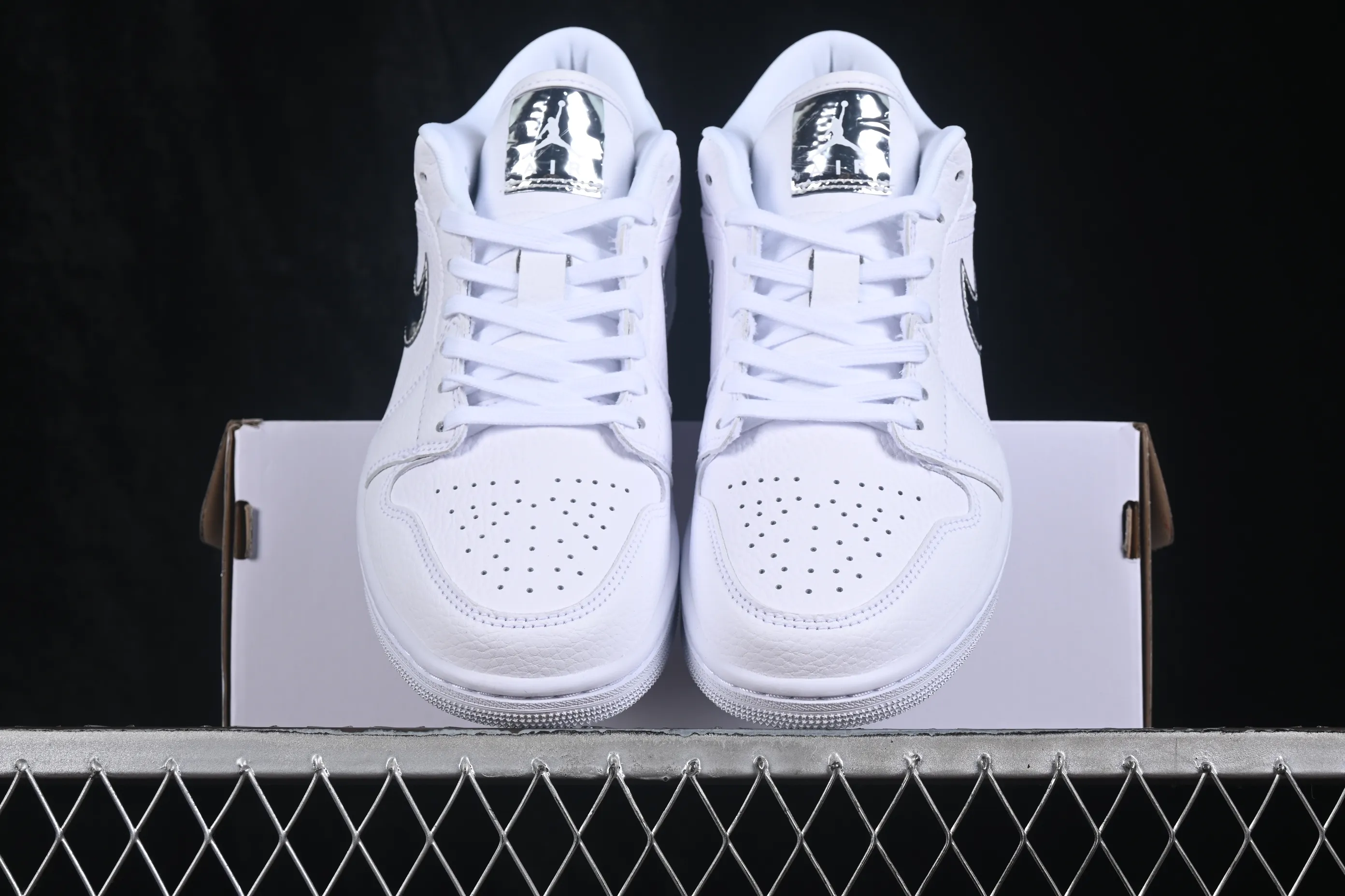 All categories Air Jordan Jordan series basketball shoes Air Jordan 1 Low G version pure original Air Jordan 1 Low AJ1 Joe 1 all silver hook low-top retro culture basketball shoes IQ9381-100